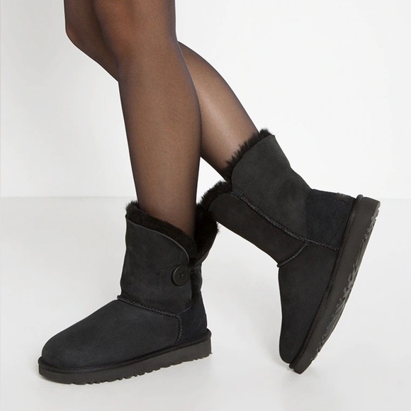 NWT UGG Button Bailey Boots - Picture 1 of 10
